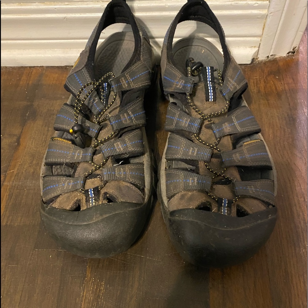 Men’s Keens
